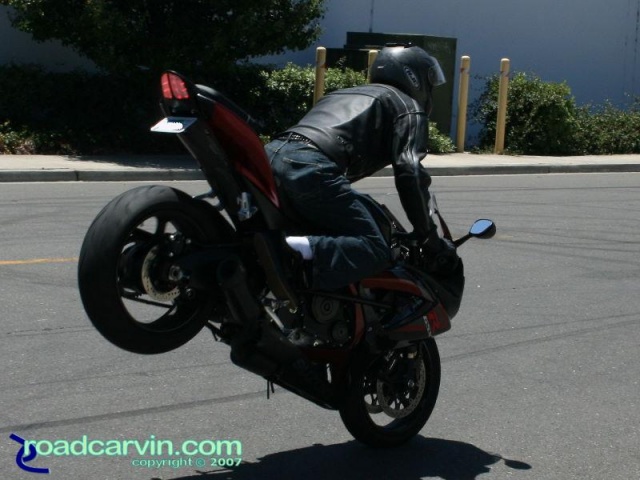 GSXR-1000 - Stoppie (II)
